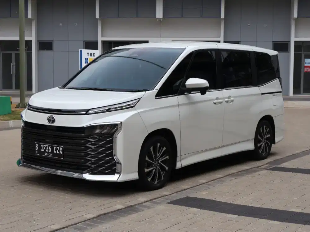 TOYOTA VOXY 2022 PUTIH A/T. KM 40RB. PAJAK 05/2027.