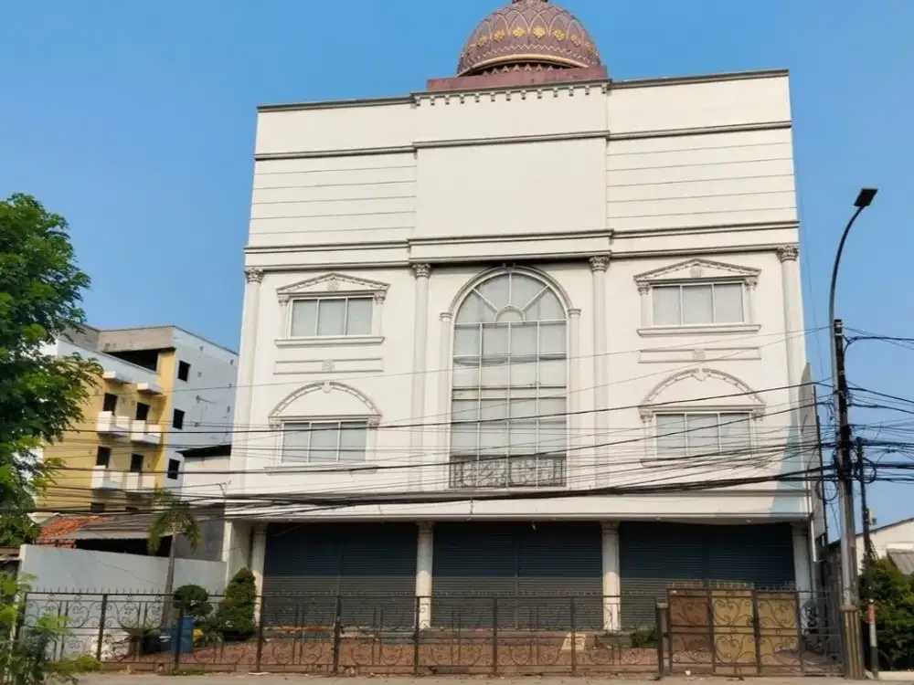 Gedung ex Show Room Furniture, jl Benda Tangerang