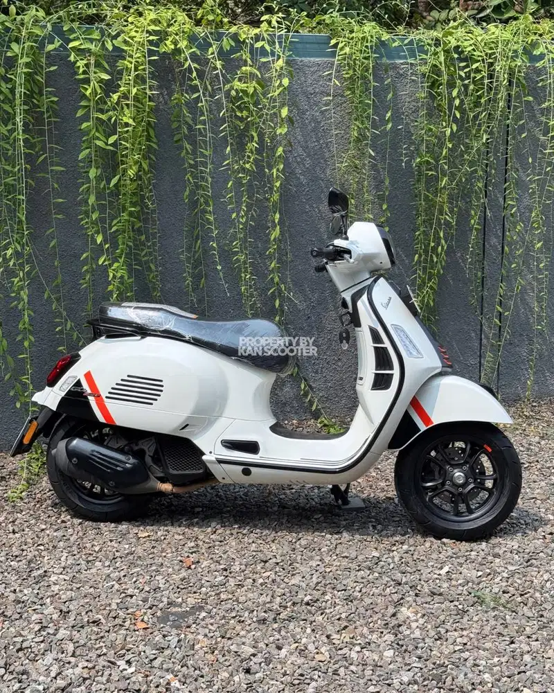 JUAL MURAH VESPA GTS S iGET ABS 4V FACELIFT “KEYLESS” 2023 MULUS