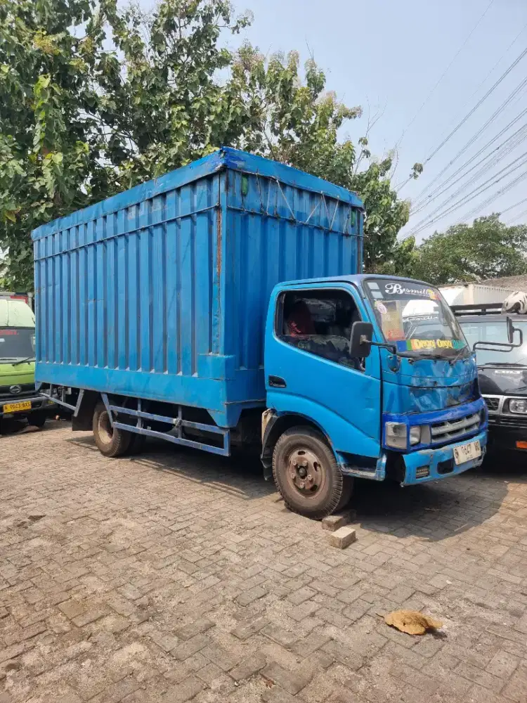 Toyota dyna rino th 2008 110 ET