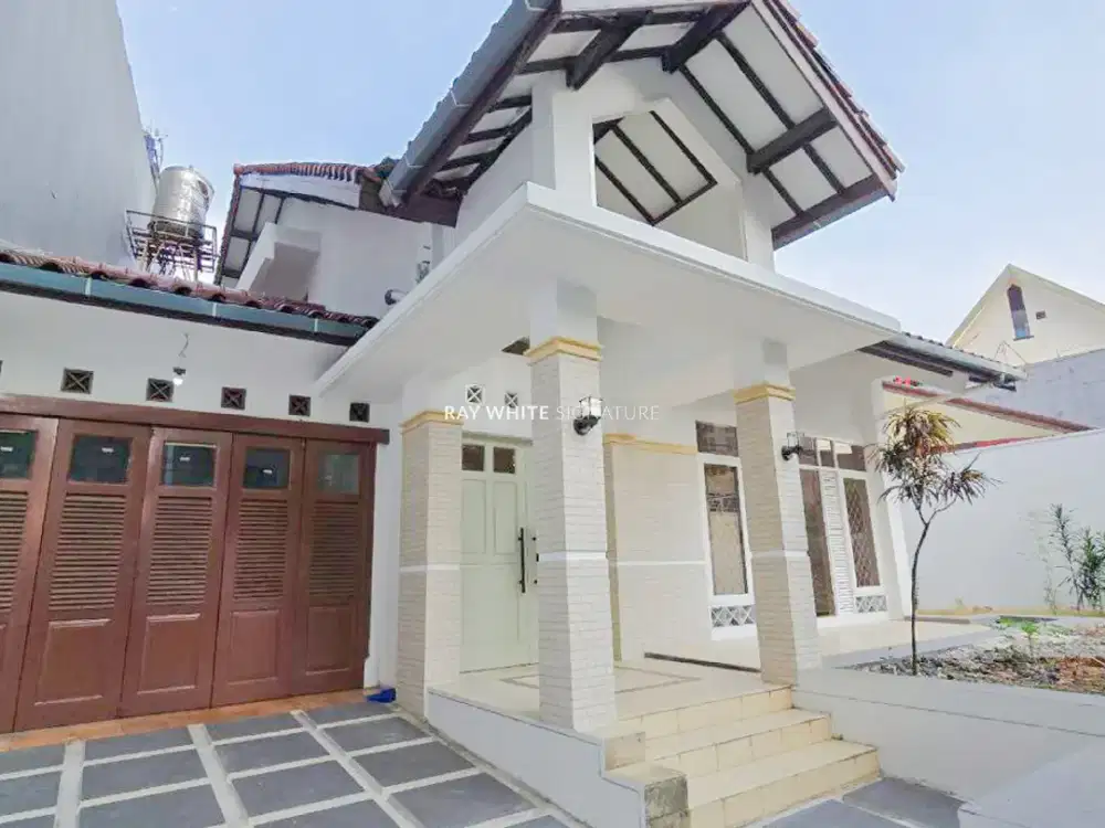 Dijual Rumah di Kebayoran Baru, Jakarta Selatan Dekat Pakubuwono dengan Row Jalan Lebar