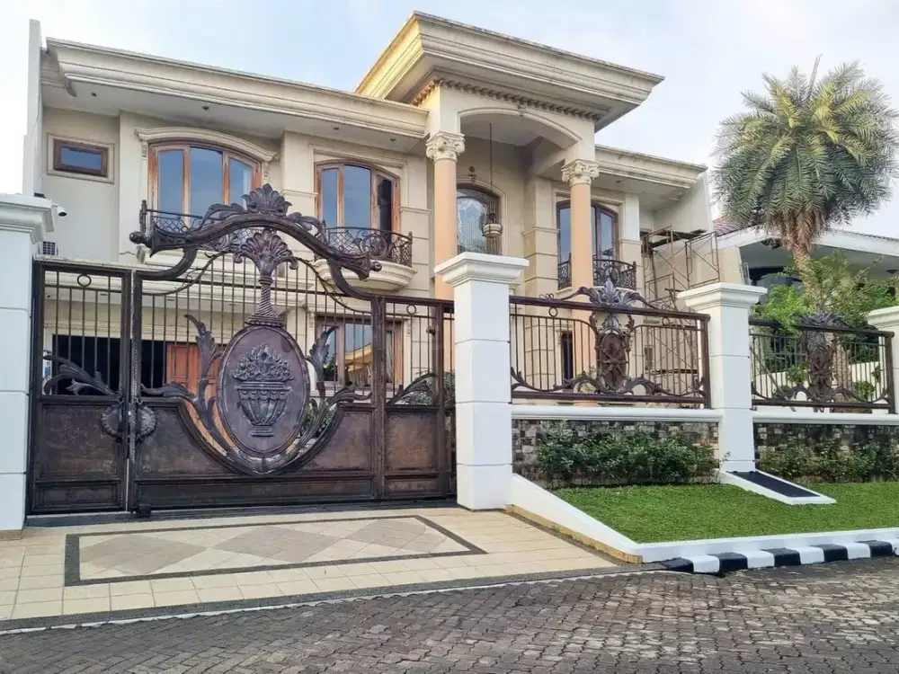 Rumah Classic Mewah Full Marmer di Taman Kebon Jeruk Jakarta Barat
