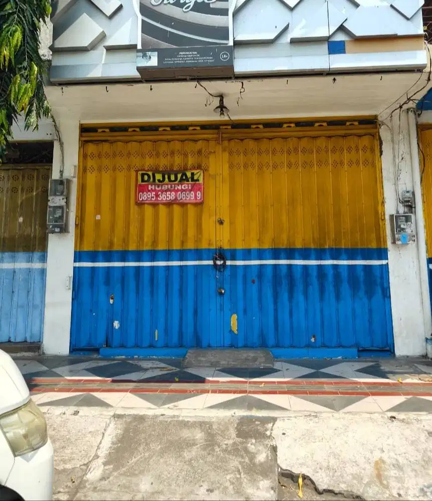 Ruko di jalan utama tengah kota lumajang