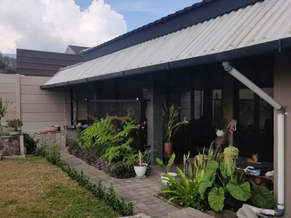 DIJUAL RUMAH 2 LANTAI JL KARYAWANGI PARONGPONG