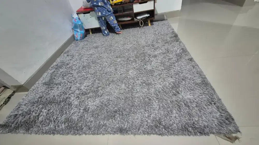 KARPET TEBAL UK. 160 x 200cm
Sudah anti slip
Tebal dan berat