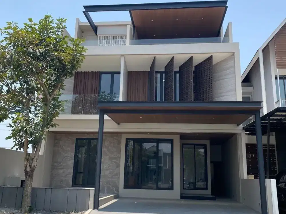 Rumah mewah 3 lantai di Royal Residence Wiyung