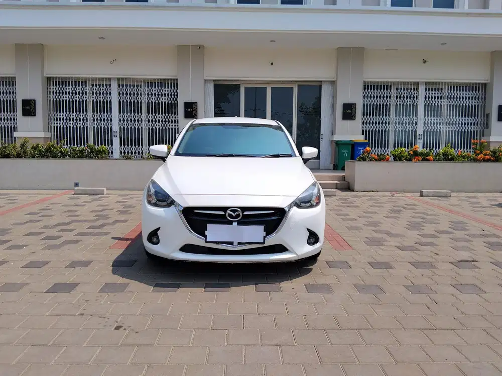 MAZDA 2 r SKYACITVE 1.5 tahun 2015 dp 15 jt