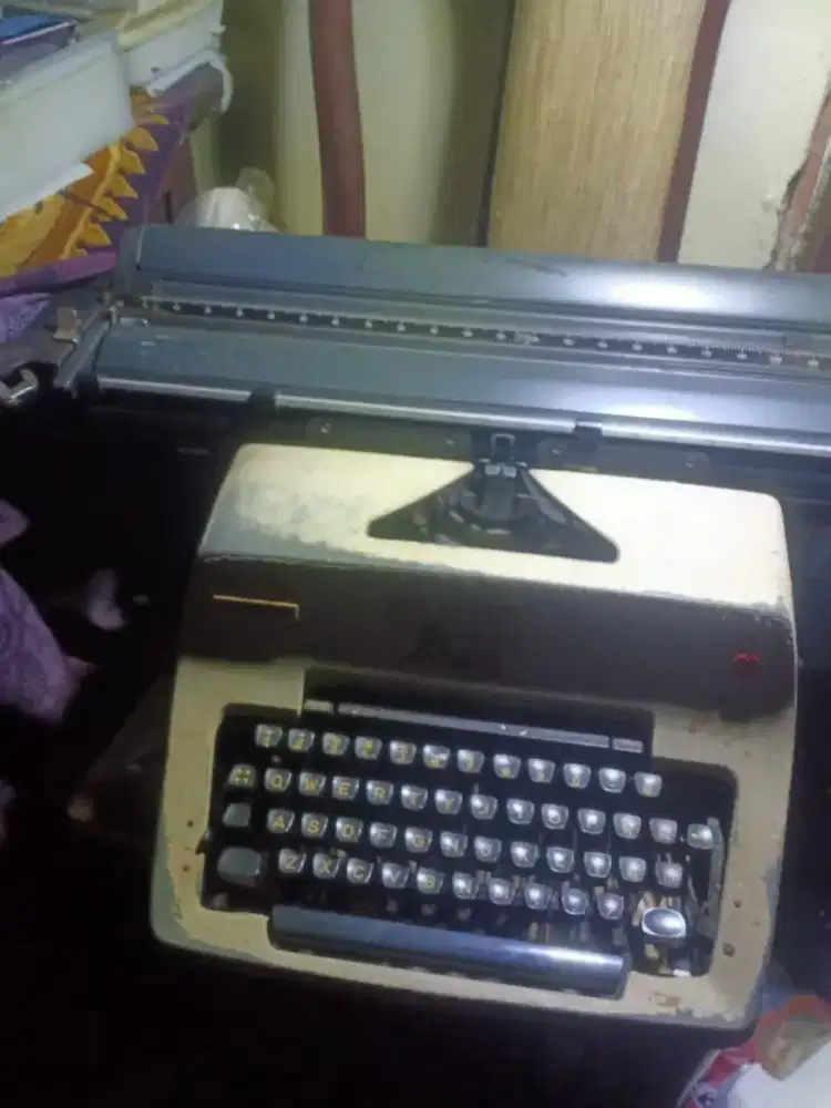 Mesin ketik olympia jadul besar vintage