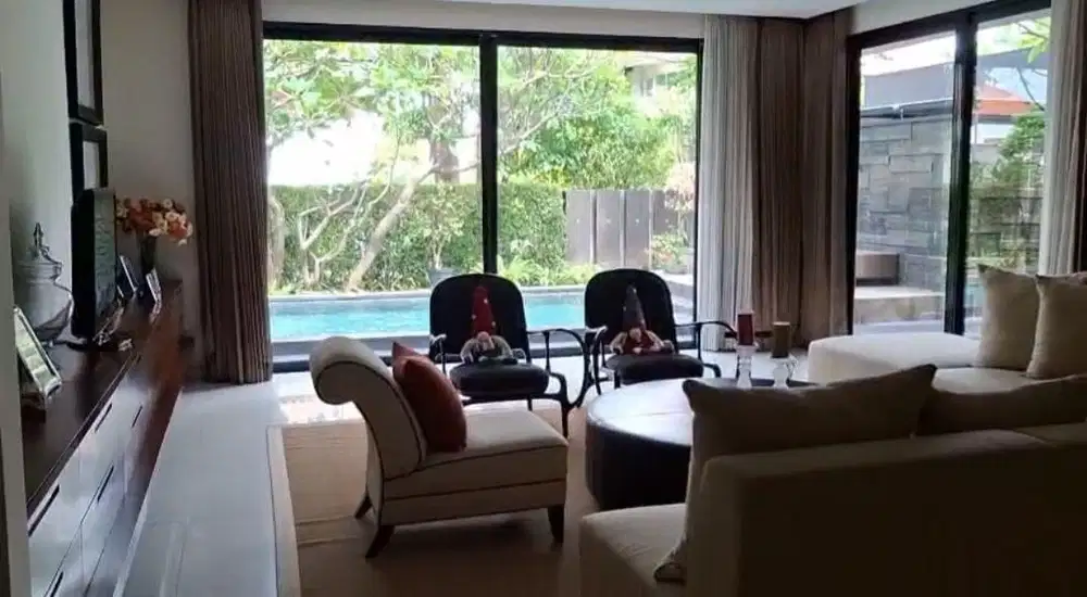 SIAP HUNI! RUMAH ELITE GRAHA FAMILI / FAMILY TROPICAL MODERN BAGUS