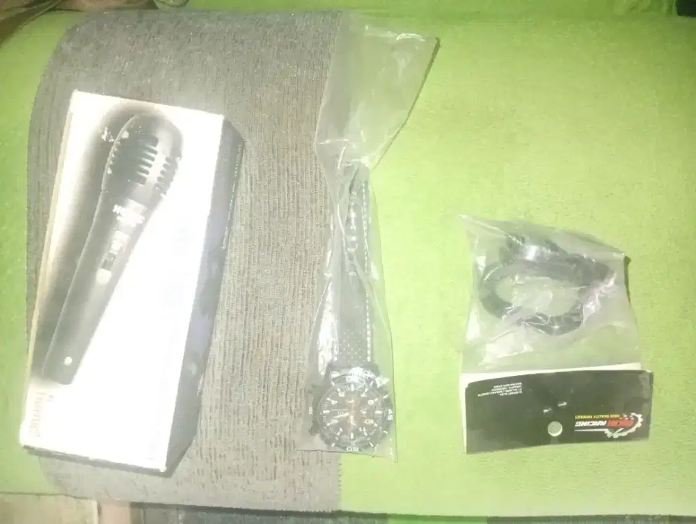 Jual 3 barang gantung an motor. Jam analog dan microphone bekas baik