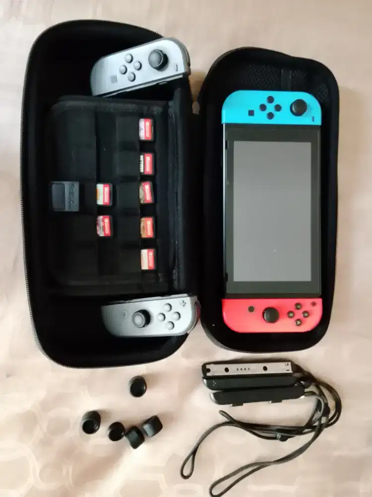 Nintendo Switch V1 32Gb + free games + casing + dock