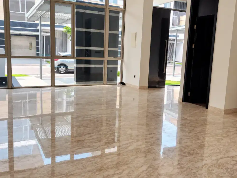 Hunian 3 Lantai Cluster Chopin Golf Island PIK dengan Lift