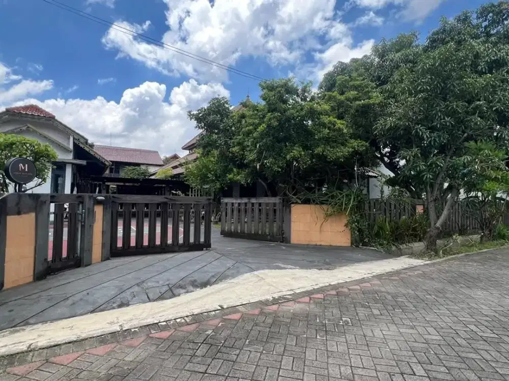 Dijual Rumah Klasik Terawat di Manyar Surabaya Timur
