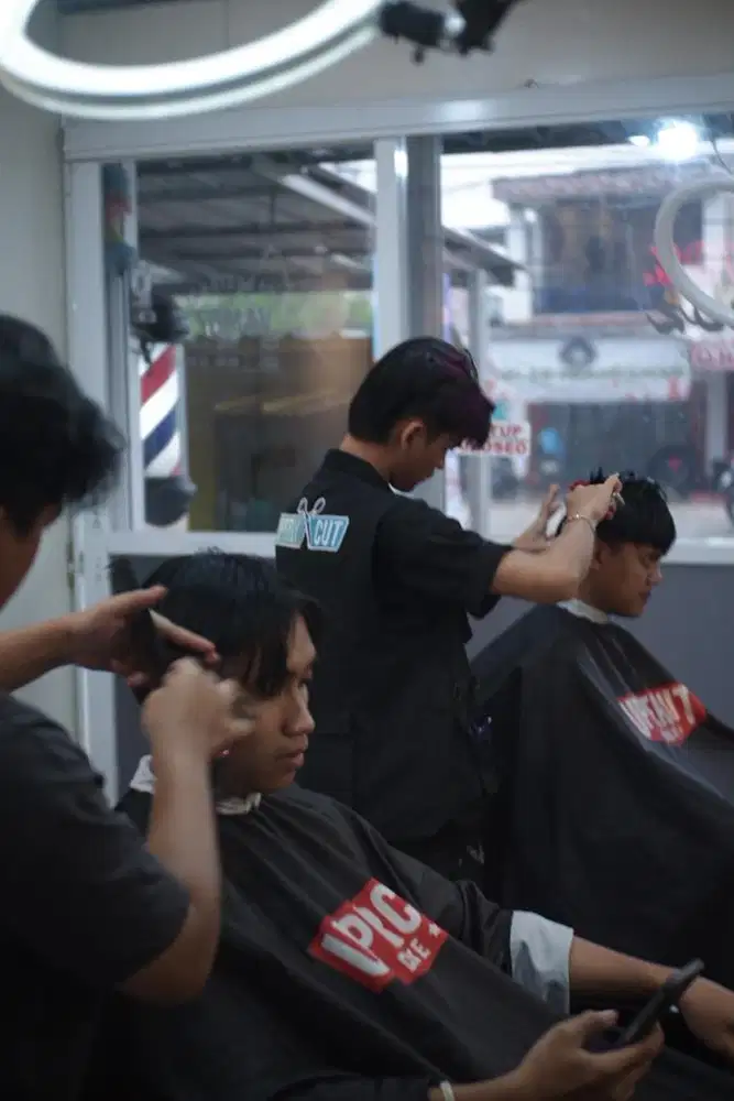 LOWONGAN PEKERJAAN BARBERSHOP