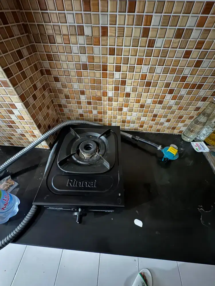 Satu Set Kompor Satu Tungku merk Rinnai dan Tabung Gas Bright