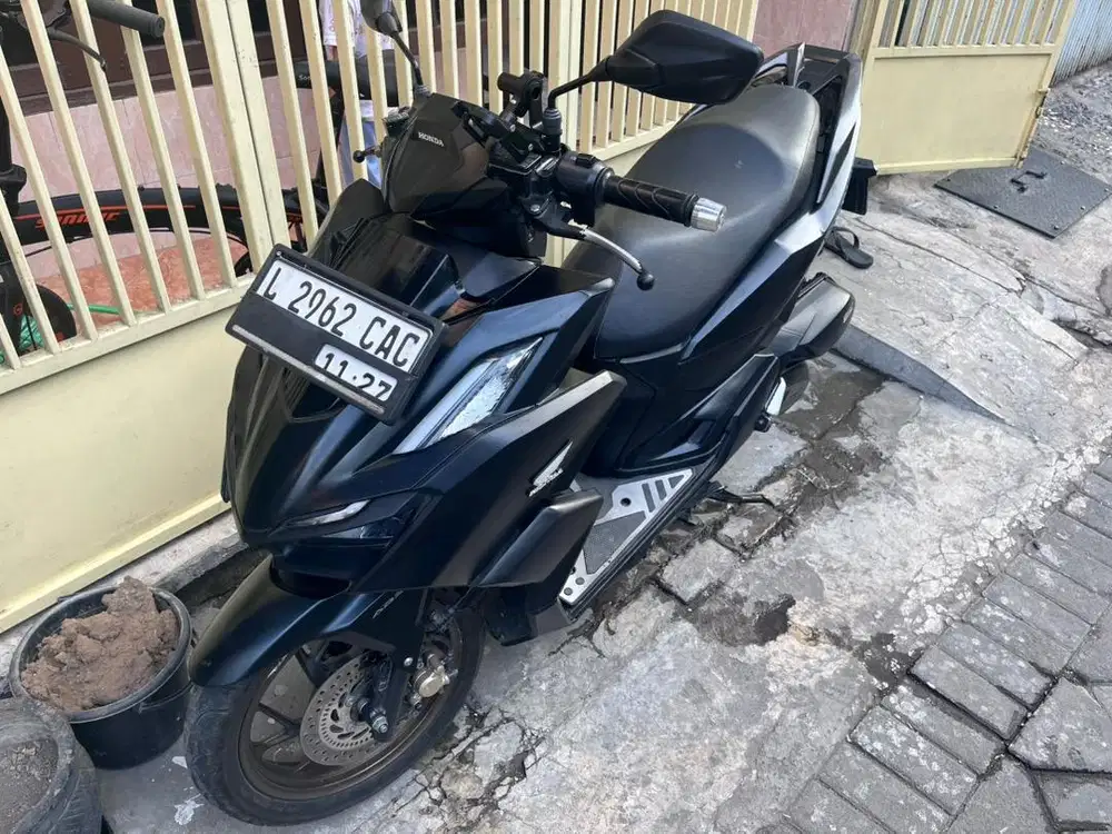 Vario 160 abs warna hitam