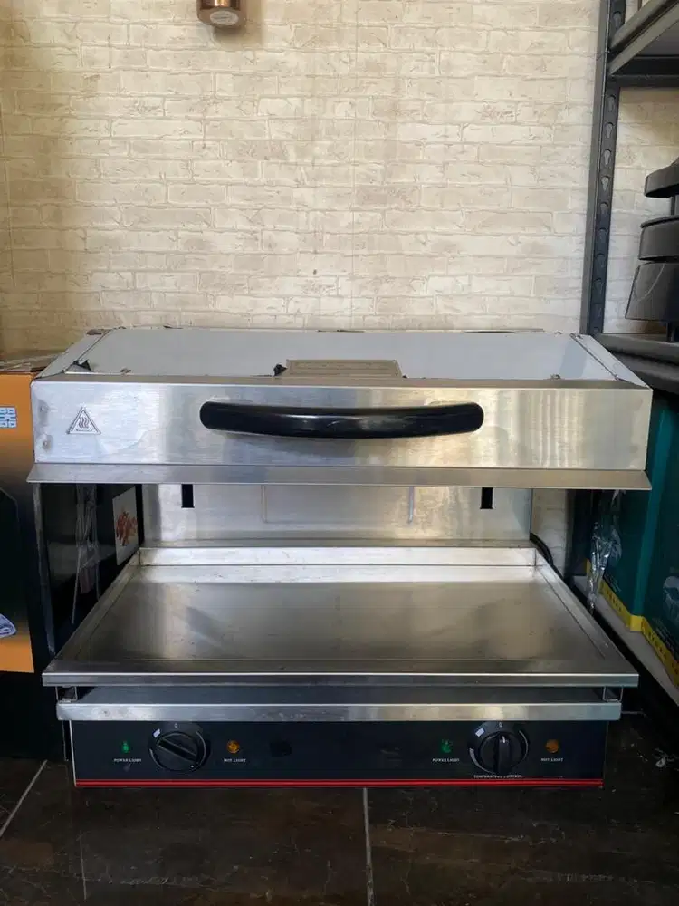 Alat panggang salamander Modena