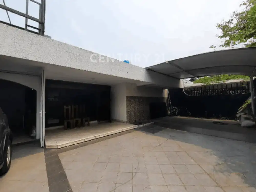 Rumah Bagus Di Depan Jalan Besar Di Kayu Putih S9888