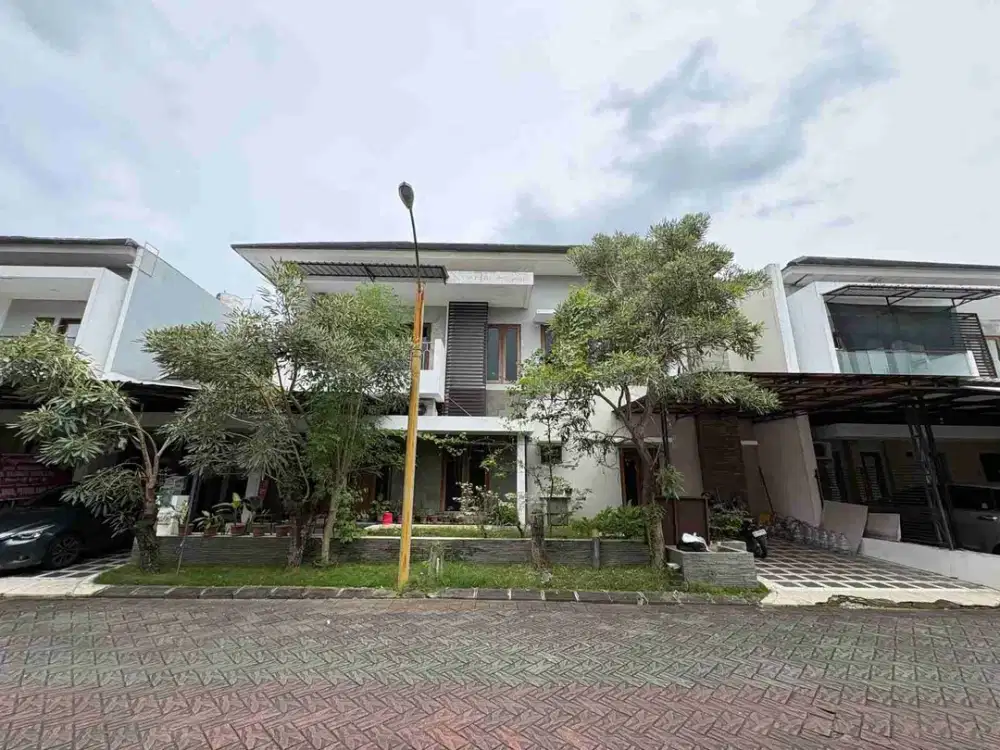 DIJUAL RUMAH MEWAH 2 LANTAI SANGAT STRATEGIS DEKAT MALIOBORO DI PERUM PONDOK PERMAI KADIPIRO JOGJA