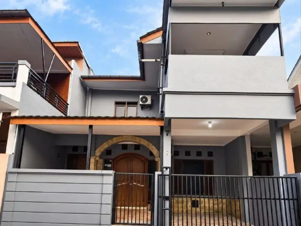 Rumah 2 lantai di lingkungan perumahan yang tenang & nyaman
