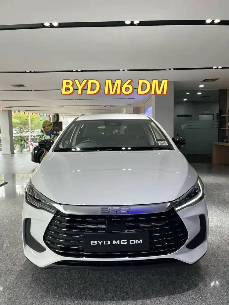 BYD M6 Cross Superior Hybrid-AT