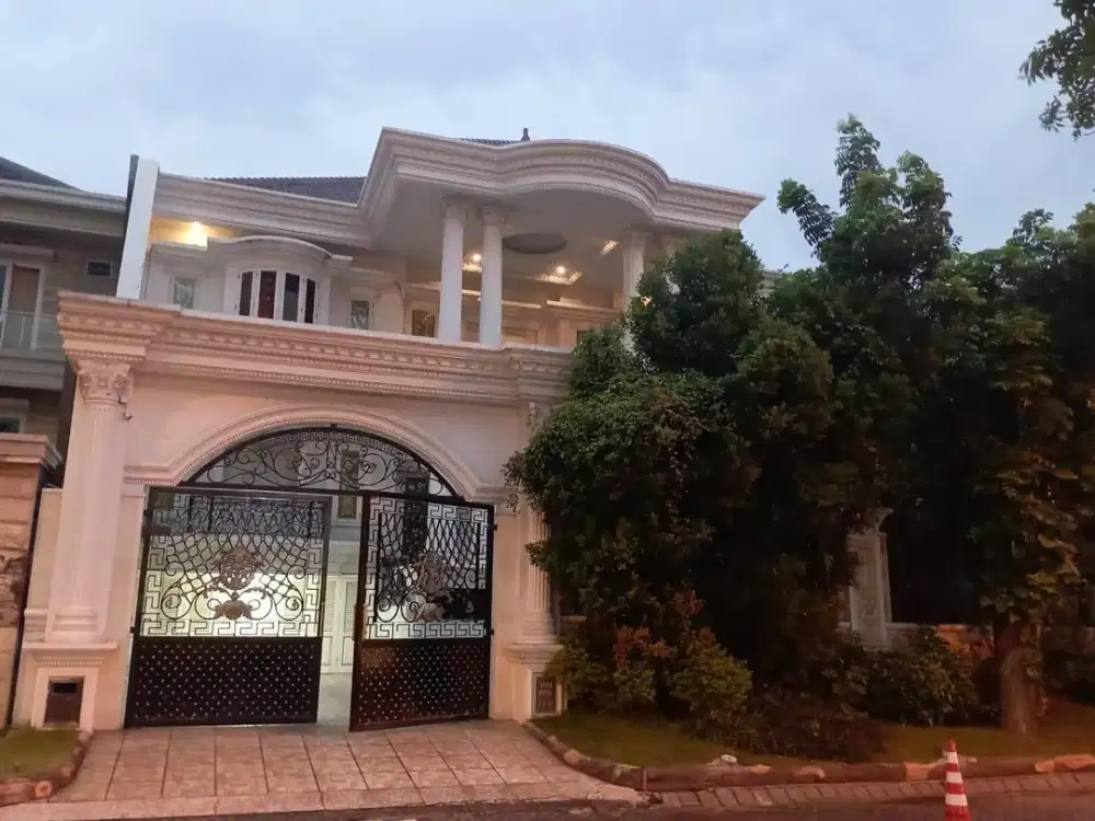 *Jarang Ada*Rumah Mewah Komersial Area Sebrang Park Shanghai Pakuwon City Hadap Barat