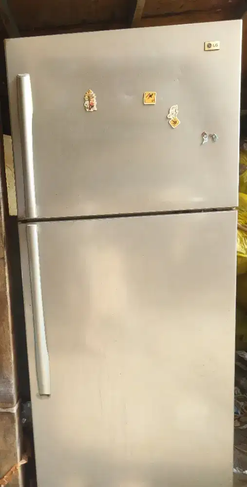 Kulkas 2 pintu jumbo merk LG