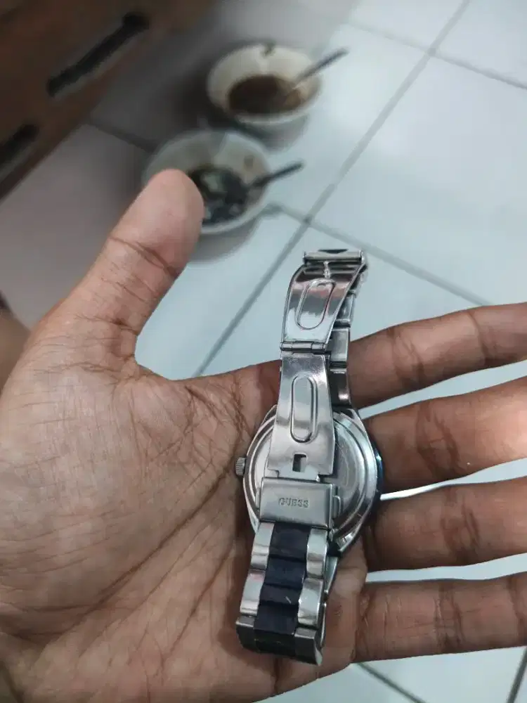 Guess W0413L1 dari seri Guess Viva.