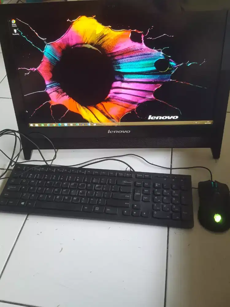 Komputer Al in one lenovo 20 inc,amd A8 6410 apu,memory 4 gb hd 500