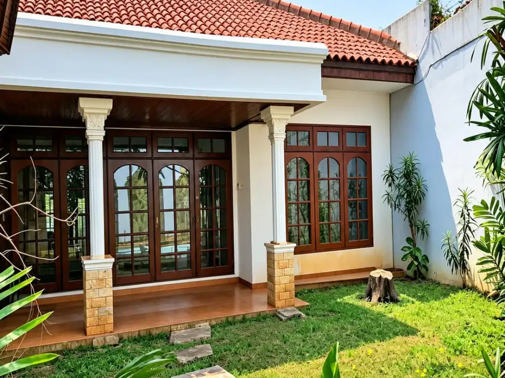 DISEWAKAN RUMAH siap huni, CIPETE , Private Swimming Pool