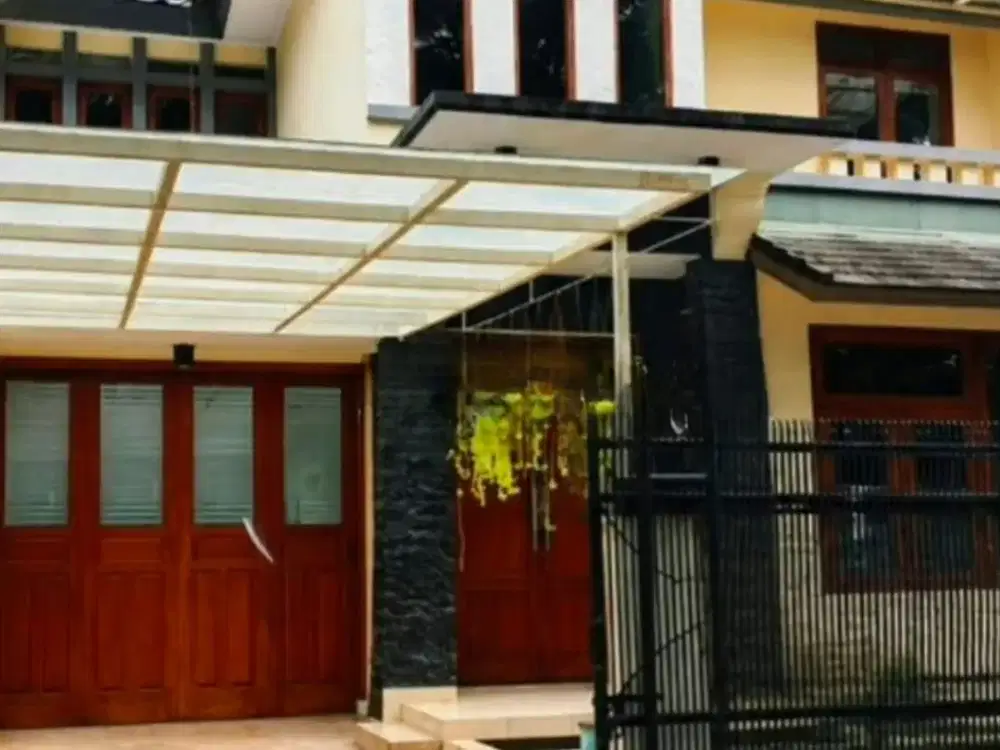 Rumah 2 Lantai Terawat Furnish di Kencana Loka BSD 10916