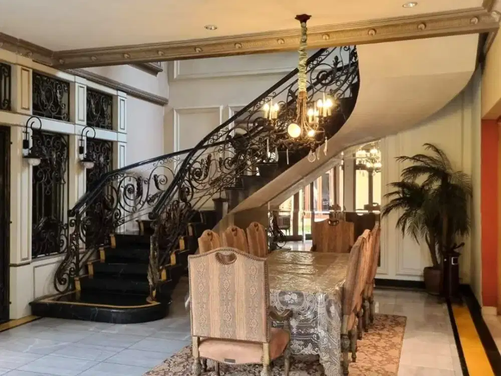 Rumah di Menteng Area Eksklusif Jarang Ada 9502