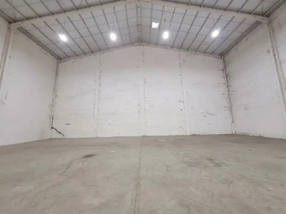 Gudang Dengan Loading Dock di Delta Silicon Cikarang, LT 1.058 m² LB 1.104 m², Akses Kontainer 40 Ft