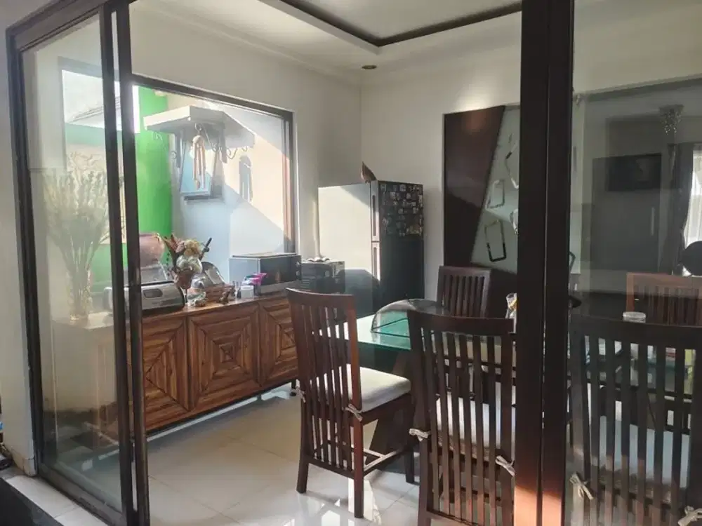 Dijual Rumah 2 Lantai Siap Huni di Legenda Wisata