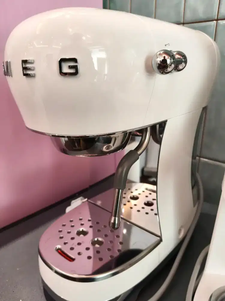 Mesin coffe merek Smeeg bekas seperti baru pemakaian baru 1 Minggu