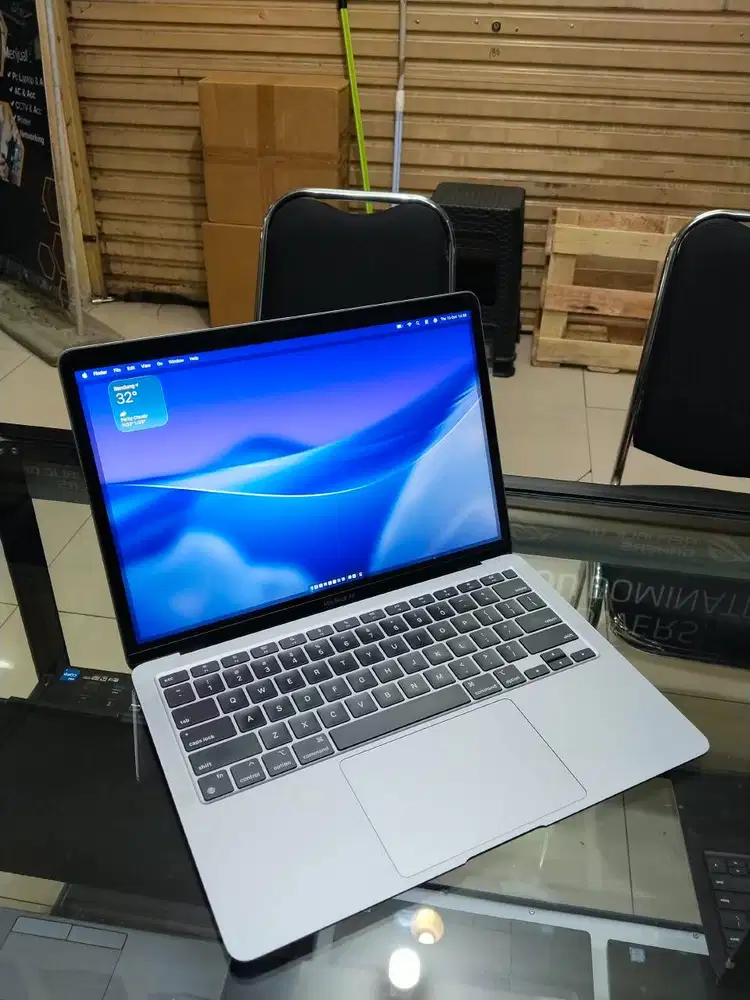 MacBook Air 2020 M1-MGN63 Grey RAM 8GB SSD 256GB Layar 13.3 QHD Retina