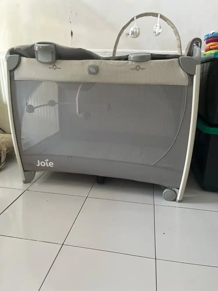 ￼Box Bayi Joie Excursion Change & Bounce |Travel Cot for Newborns&Todd