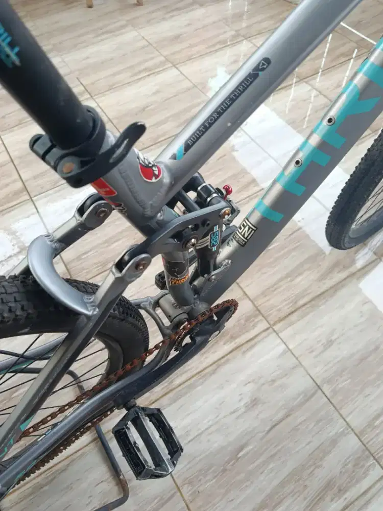 Sepeda Thrill Fervent 2.0