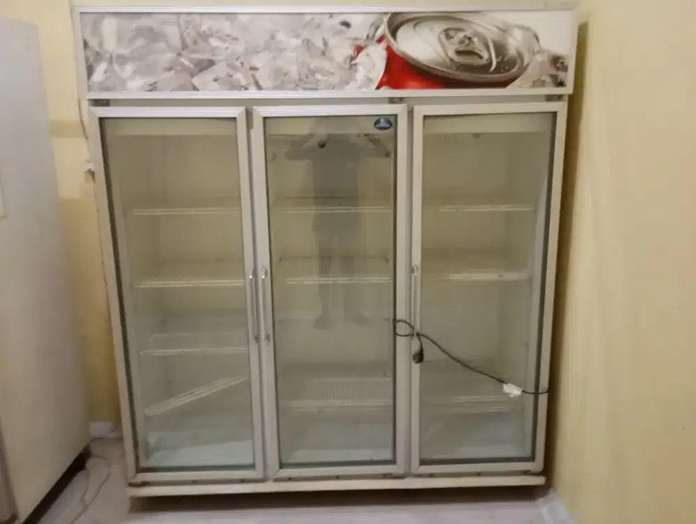 Showcase Chiller 3 Pintu Sanden Intercooler