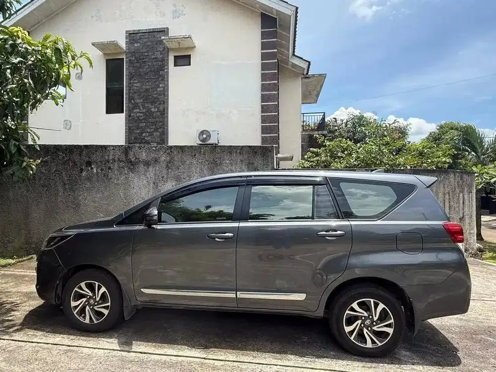 toyota kijang innova (2021)