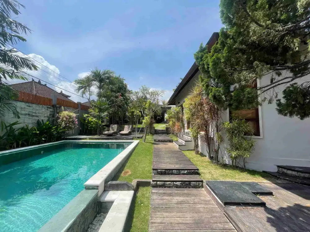 DIJUAL VILLA 3 BEDROOM DG LUAS 10 ARE DI UMALAS, BIG GARDEN, LOKASI STRATEGIS