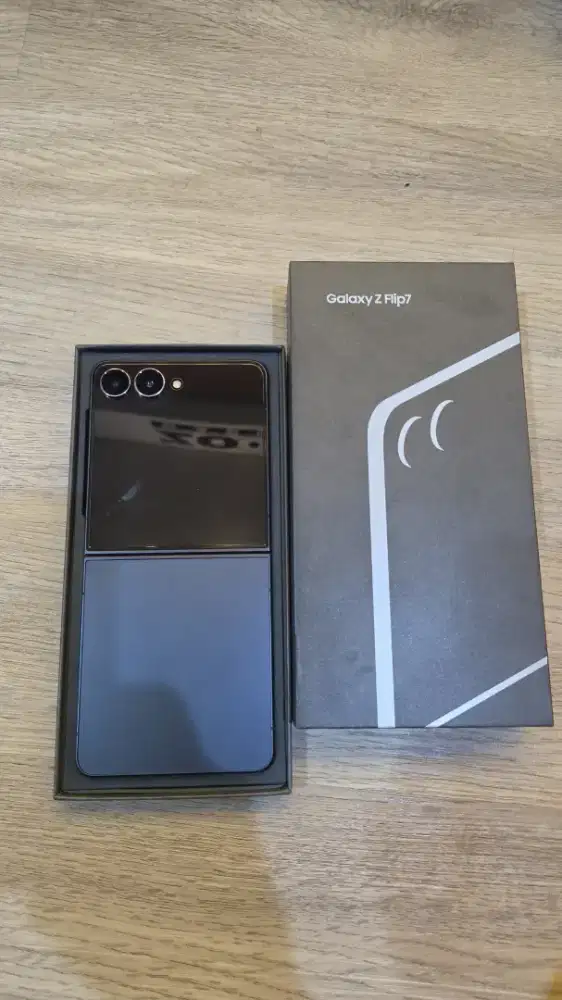 Samsung Z Flip 7 12/256gb Sein Fullset Mulus Like new