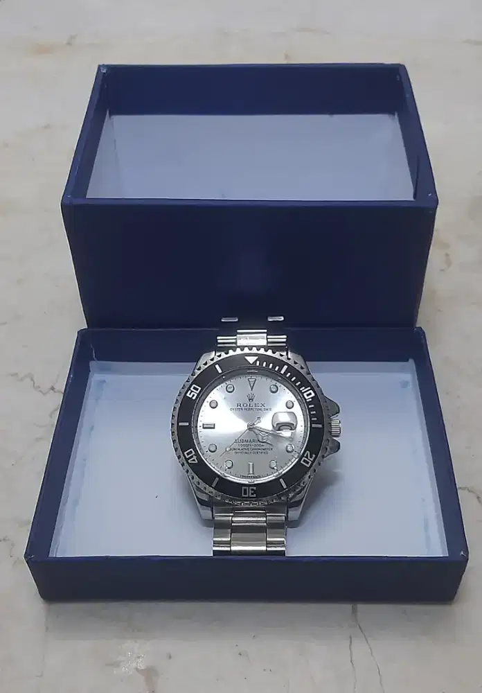 Jam tangan ROLEX SUBMARINER