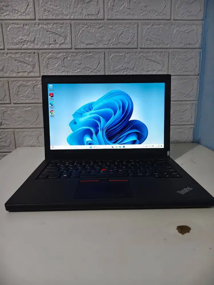 Laptop Lenovo Thinkpad X260 i5 Gen6 Ram 8 SSD 120GB 12in Dual Baterai