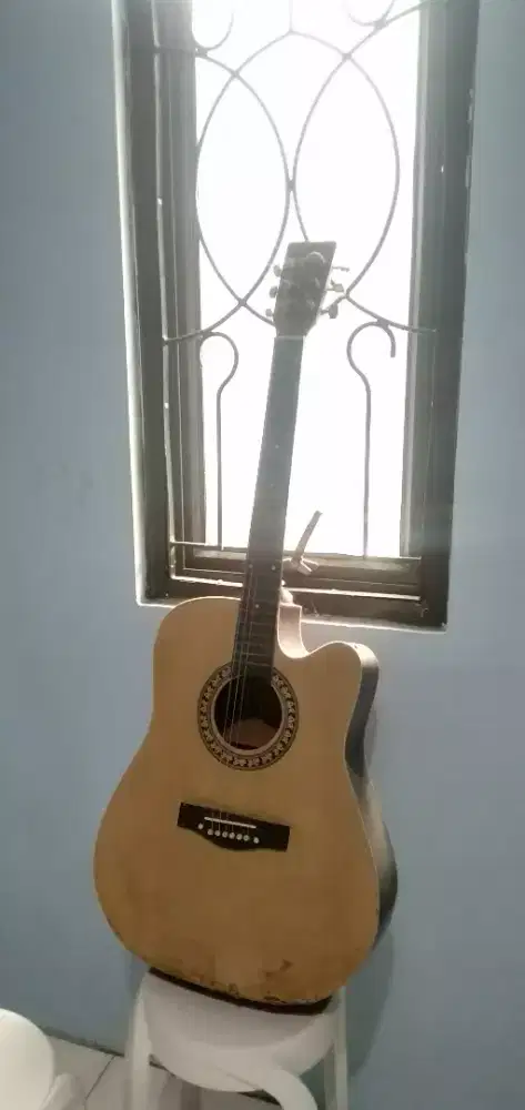 Gitar akustik jumbo