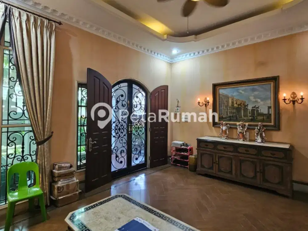 DIJUAL RUMAH SEMI VILLA JALAN CEMARA KOMPLEK CEMARA ASRI (vincent)