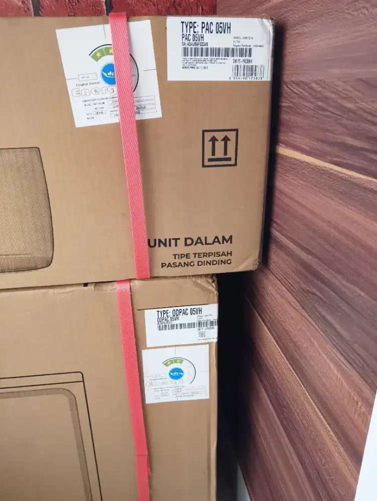 Dijual Ac polytron 1/2 Pk , baru masih di box