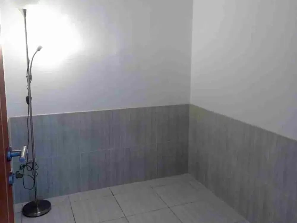Di Sewakan Bulanan Puncak Dharmahusada 2BR Kosongan + AC 1 unit