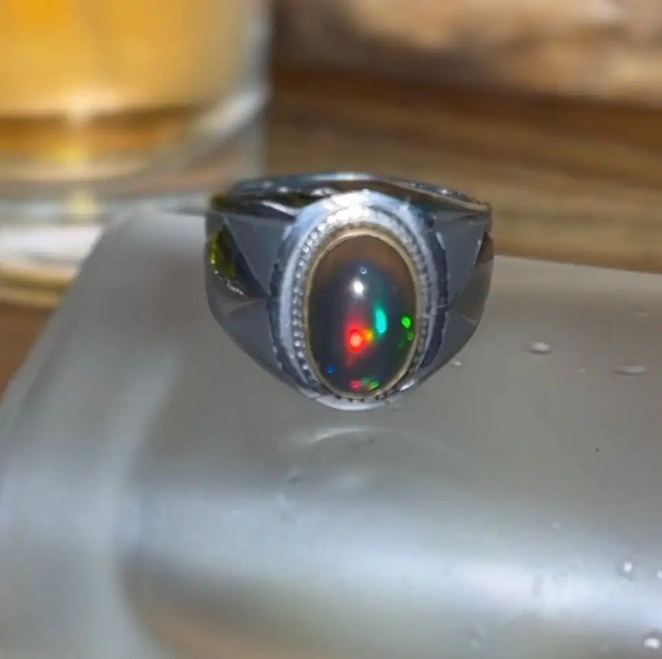 Cicin Batu Black Opal