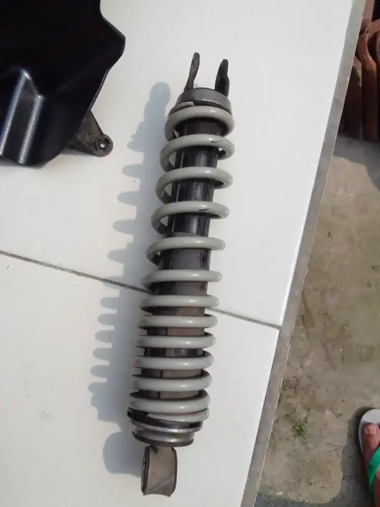 SHOCKBREAKER belakang Honda beat karbu dan Cover CVT